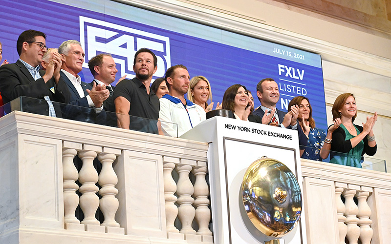F45 Training team on the NYSE floor ringing the bell 