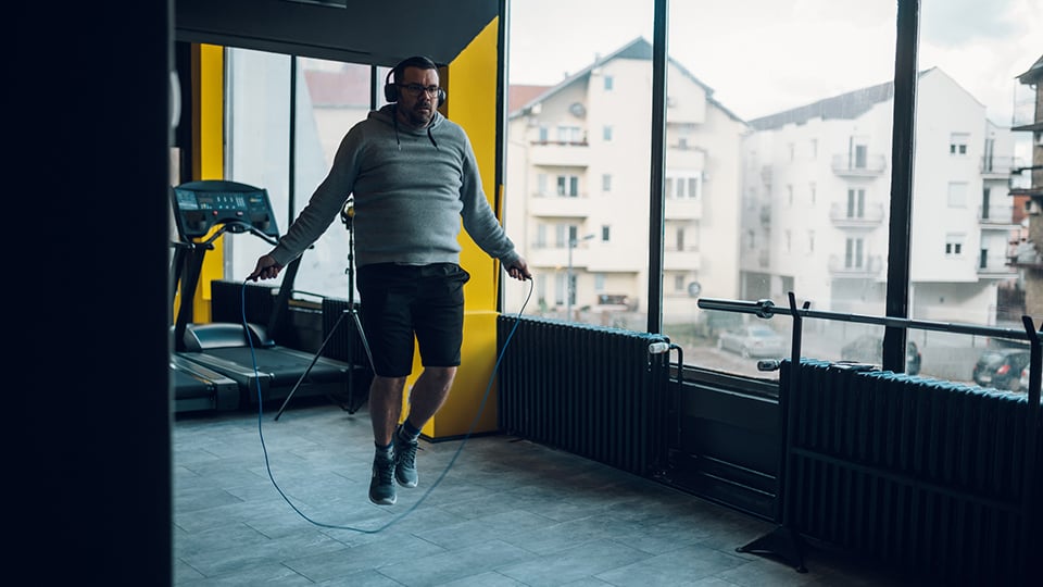 Man jumping rope in a gym