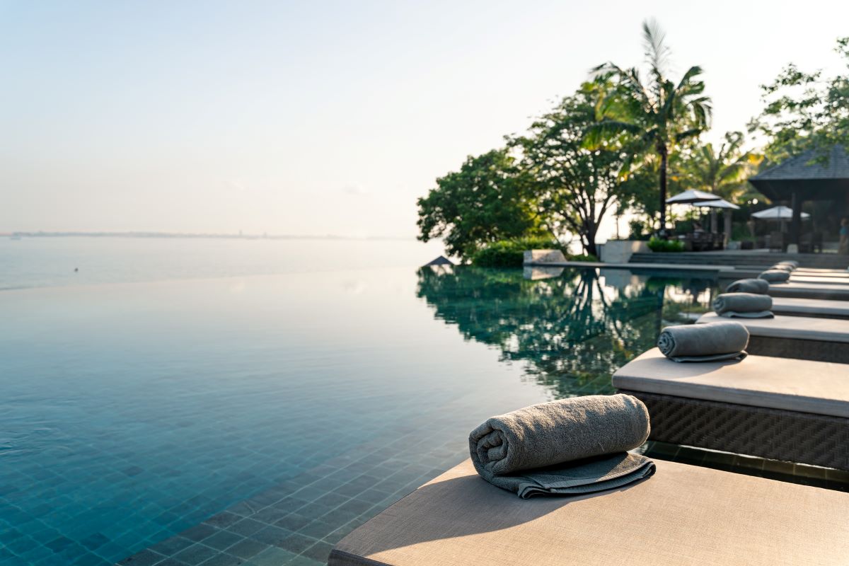 Raffles Hotels  Resorts Infinity Pool