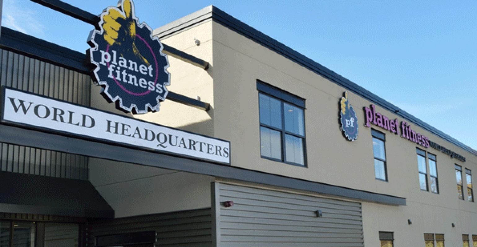 former-planet-fitness-manager-names-ceo-chris-rondeau-top-executives-in-lawsuit-over-debaucherous-culture-claims-club-industry