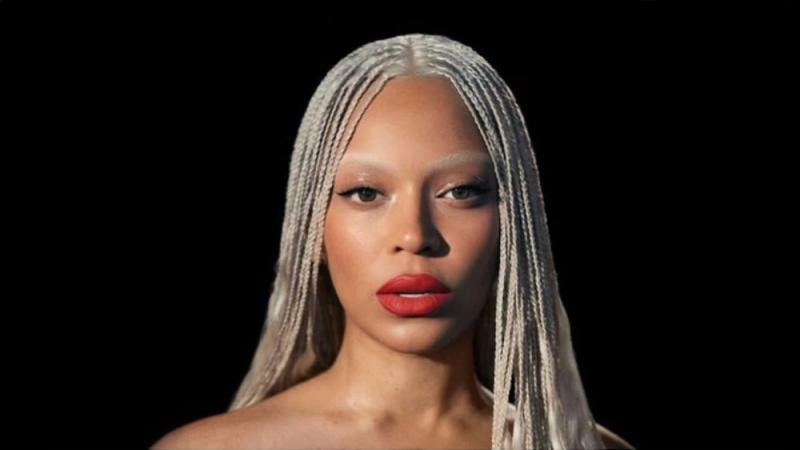 Beyoncé with blonde microbraids