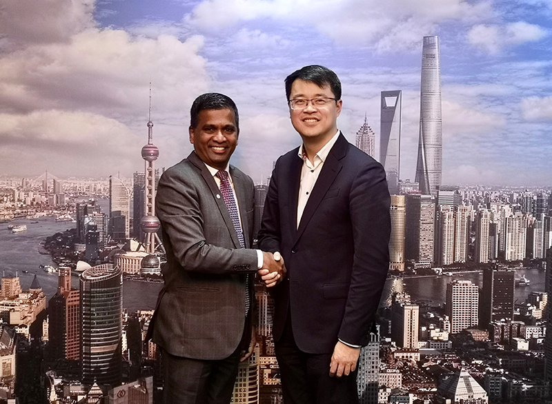 ICCA CEO Senthil Gopinath l and Mr Patrick Chen r Director of Marketing and Promotion Department Shanghai Municipal Ad