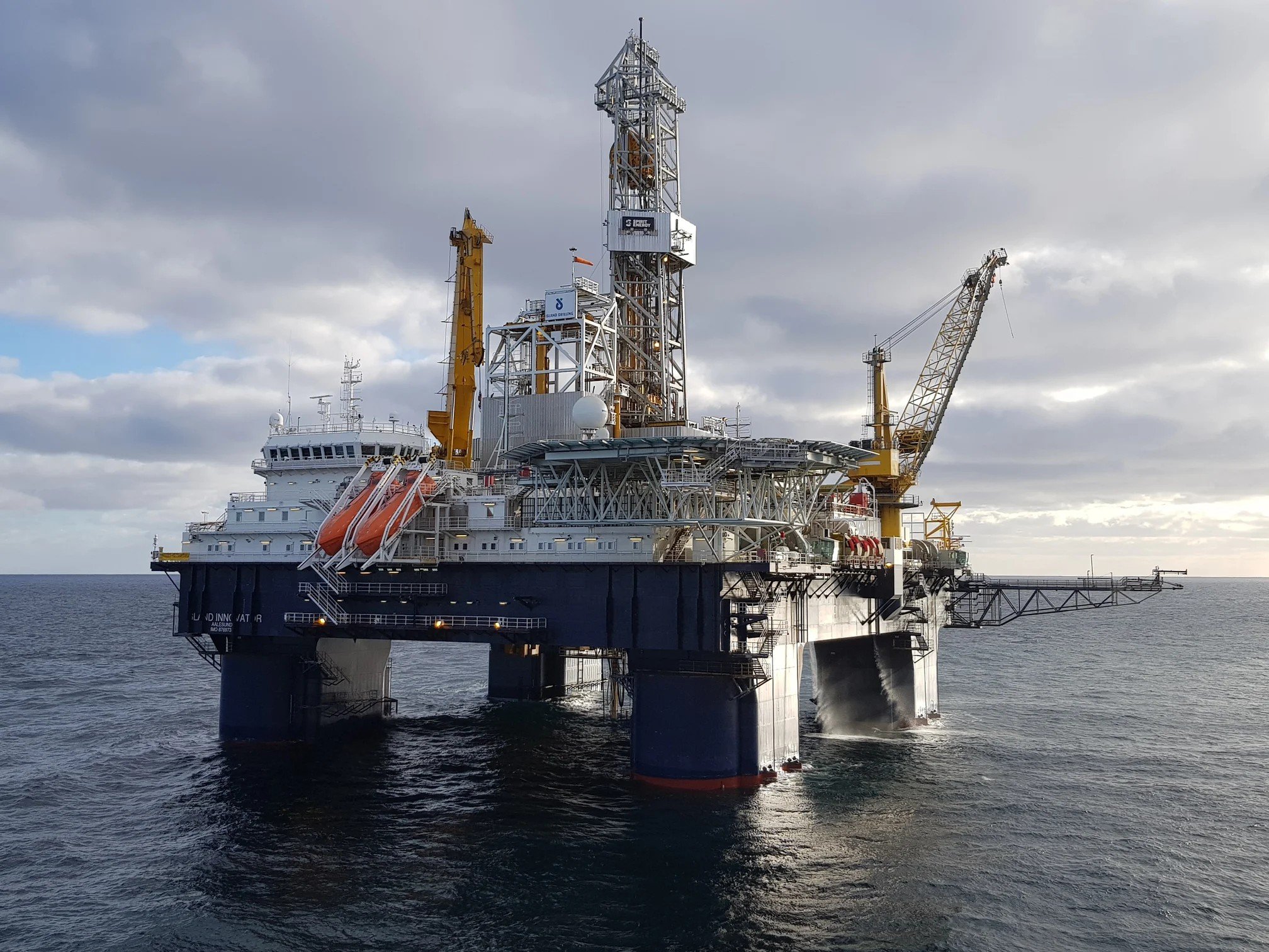 A connected rig at sea