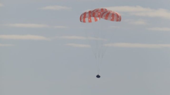 showing parachutes