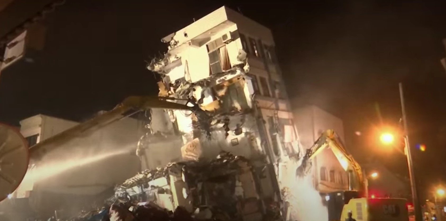 building being torn down after earthquake in taiwan april 2024