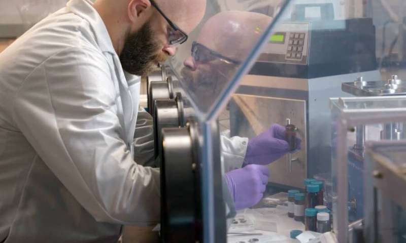 John Hopkins University develops non-flammable Li-ion battery