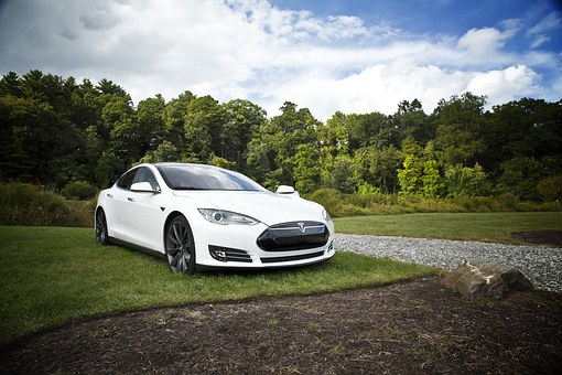  Tesla Model S electric vehicle Alt textDescription