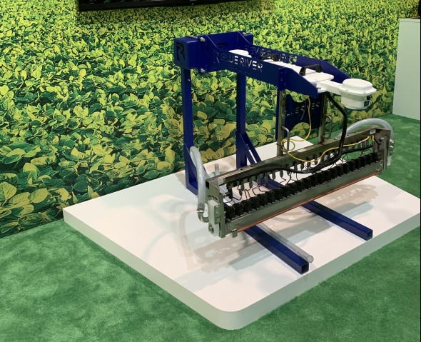 Deere shows off smart weed control machine that relies on AI with