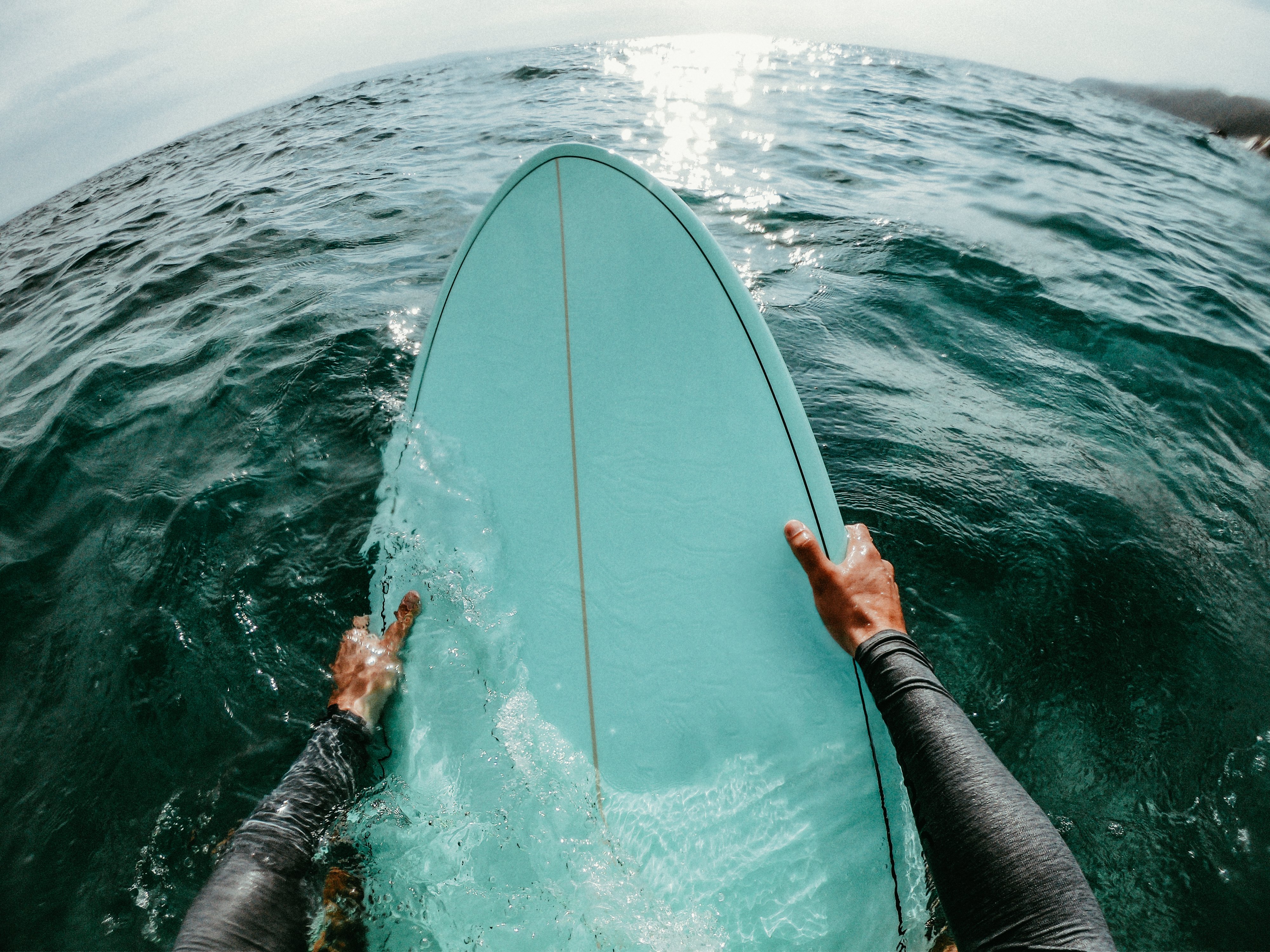 Surfboard surfing