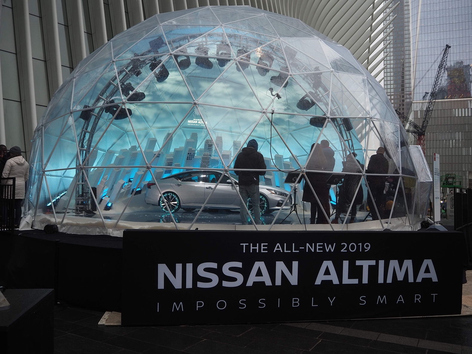 lighting design of immersive Nissan snow globe