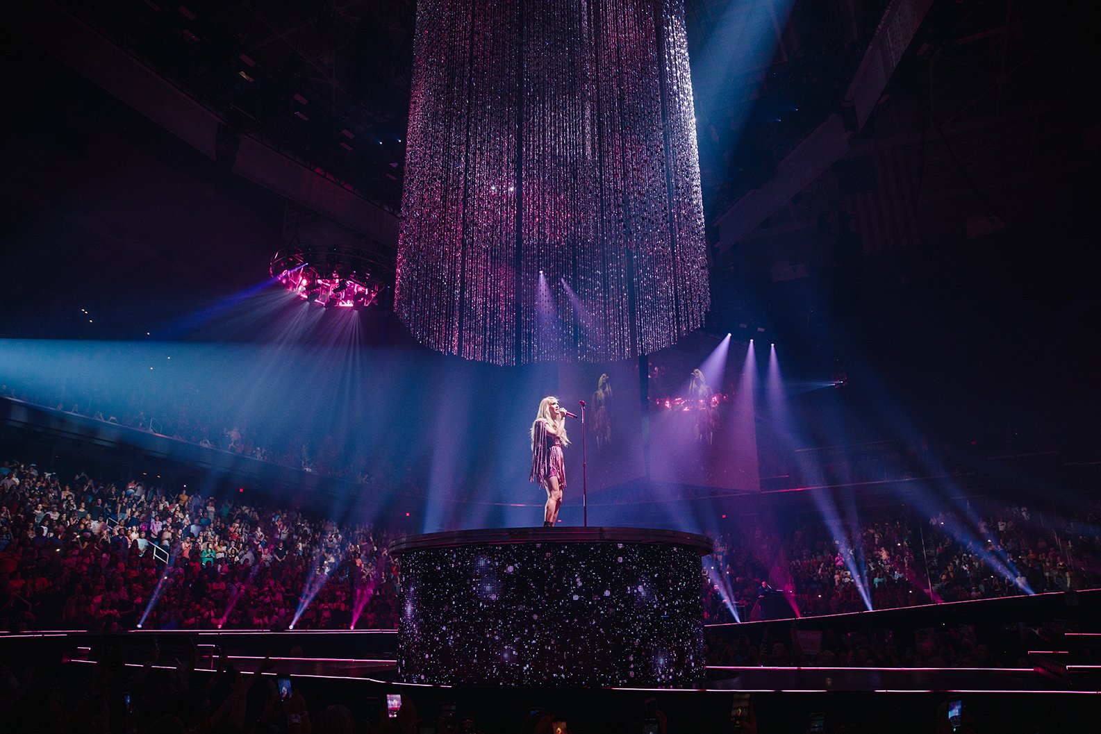 stage design and lighting design for Carrie Underwood's Cry Pretty 360 tour