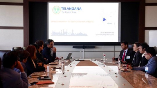 tweet of picture of qualcomm meeting indian officials