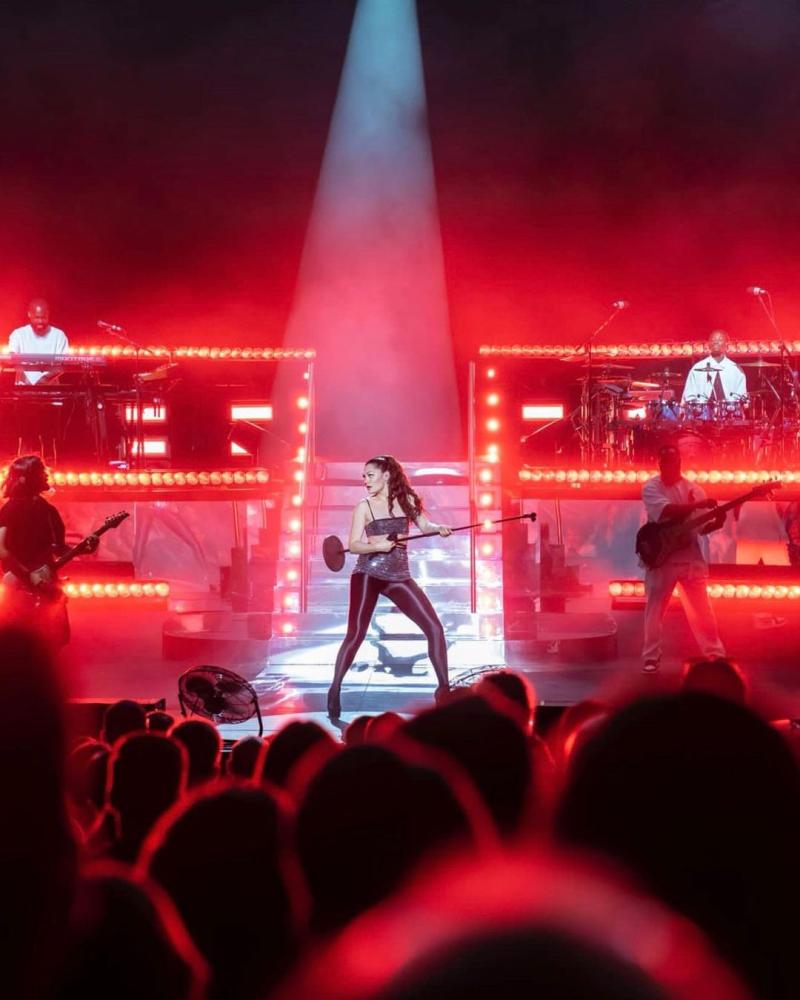 Jessie J on stage, GLP impression FR10 bars are visible behind and around her