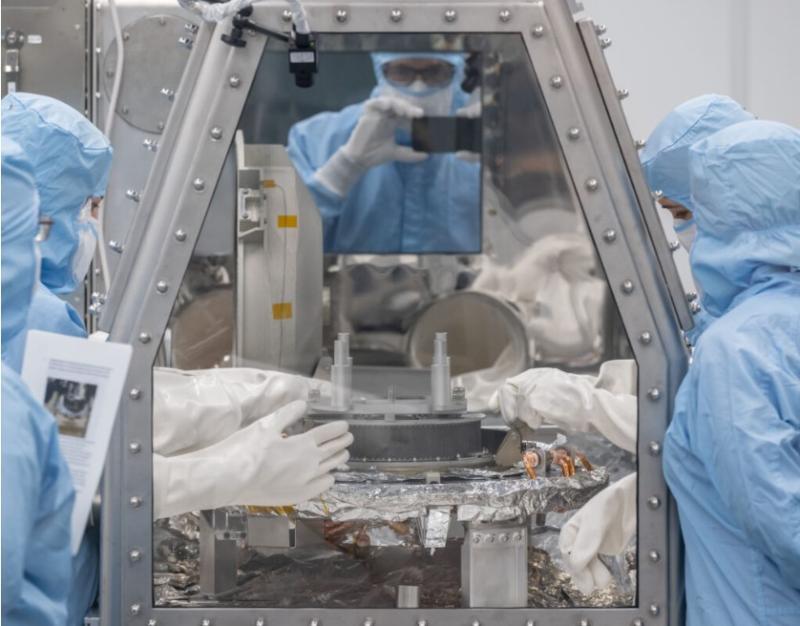 sicentists remove Bennu sample cannister