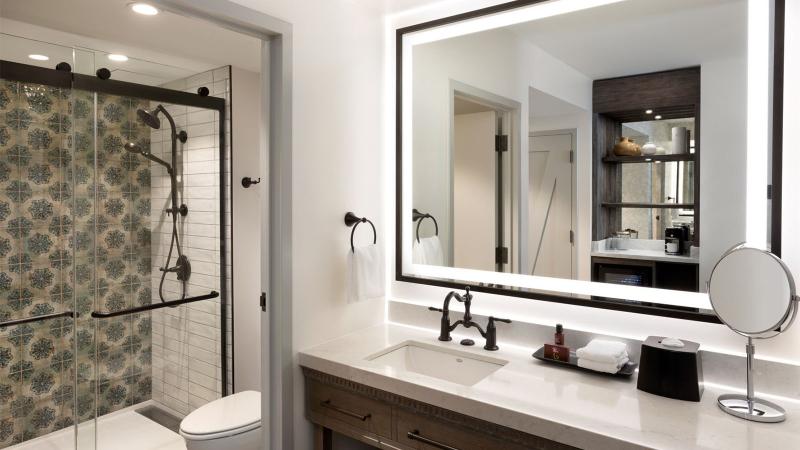 Renovated Guestroom Bathroom_Hyatt Regency Hill Country Resort and Spa