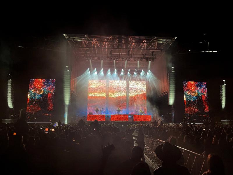 Rufus Du Sol tour 2022 uses d&b GSL and KSL loudspeakers provided by 3G Productions