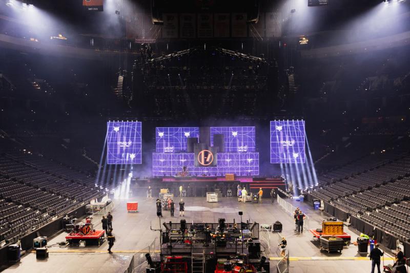 Load-in at Wells Fargo