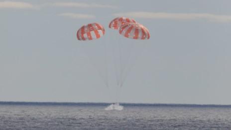 good image of ocean and parachutes