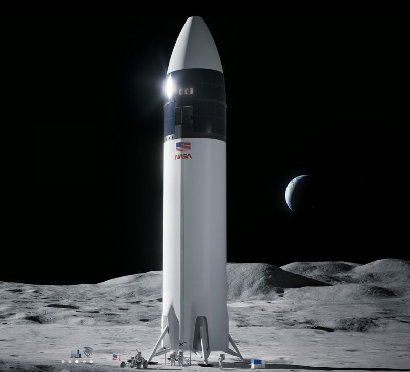 illustration shows size of starship spaceship next to people on moon