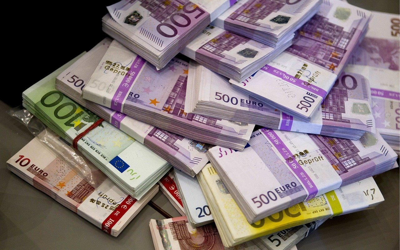 Bundles of Euro currency notes