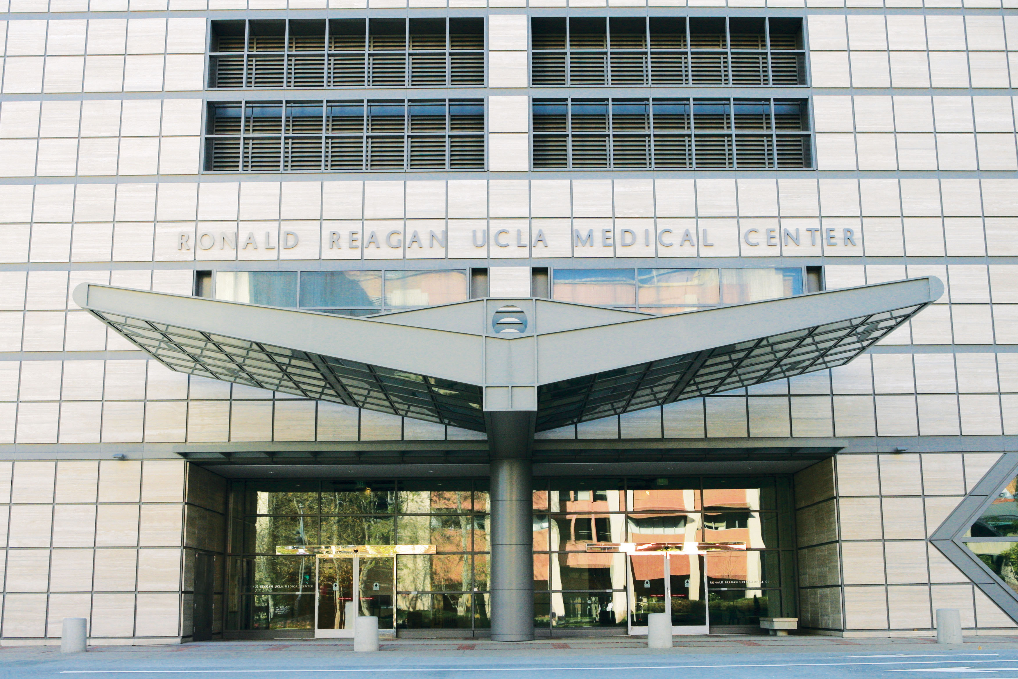 entrance of UCLA Medical Center