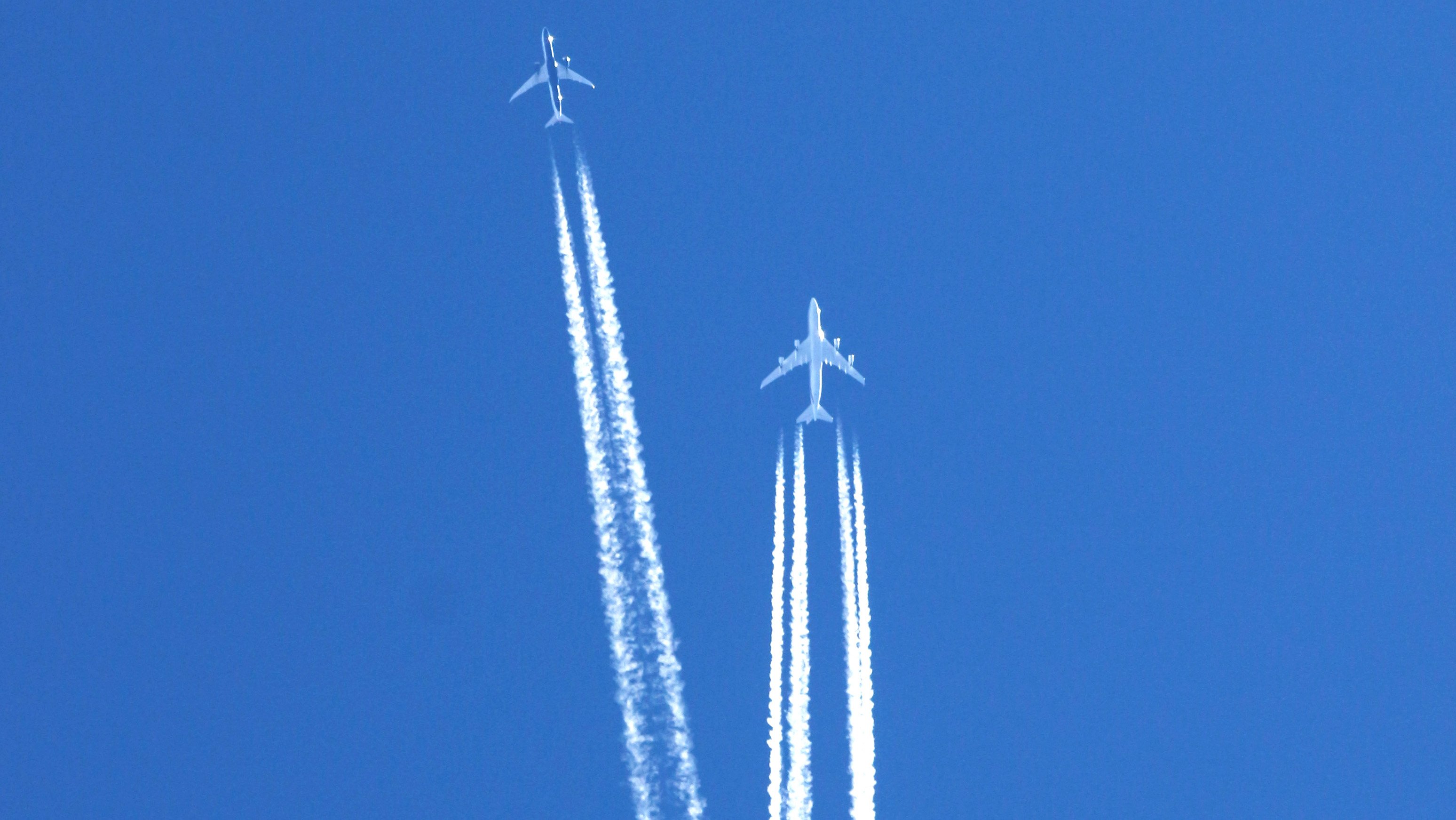 slipstream contrails aircraft airplanes sky fly miss cross