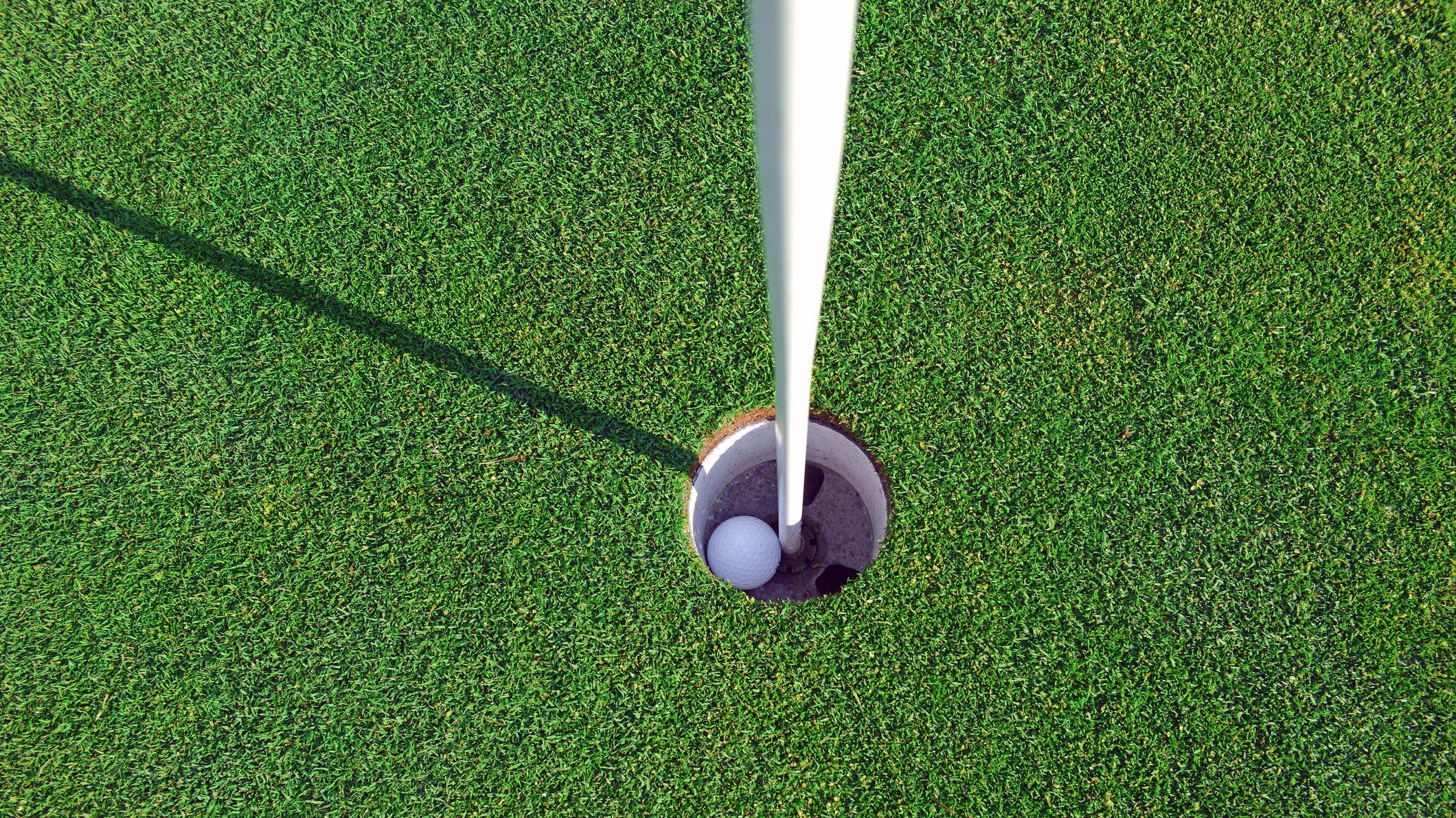 golf in hole