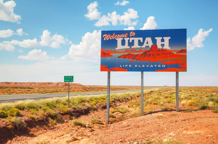 A sign that reads welcome to Utah