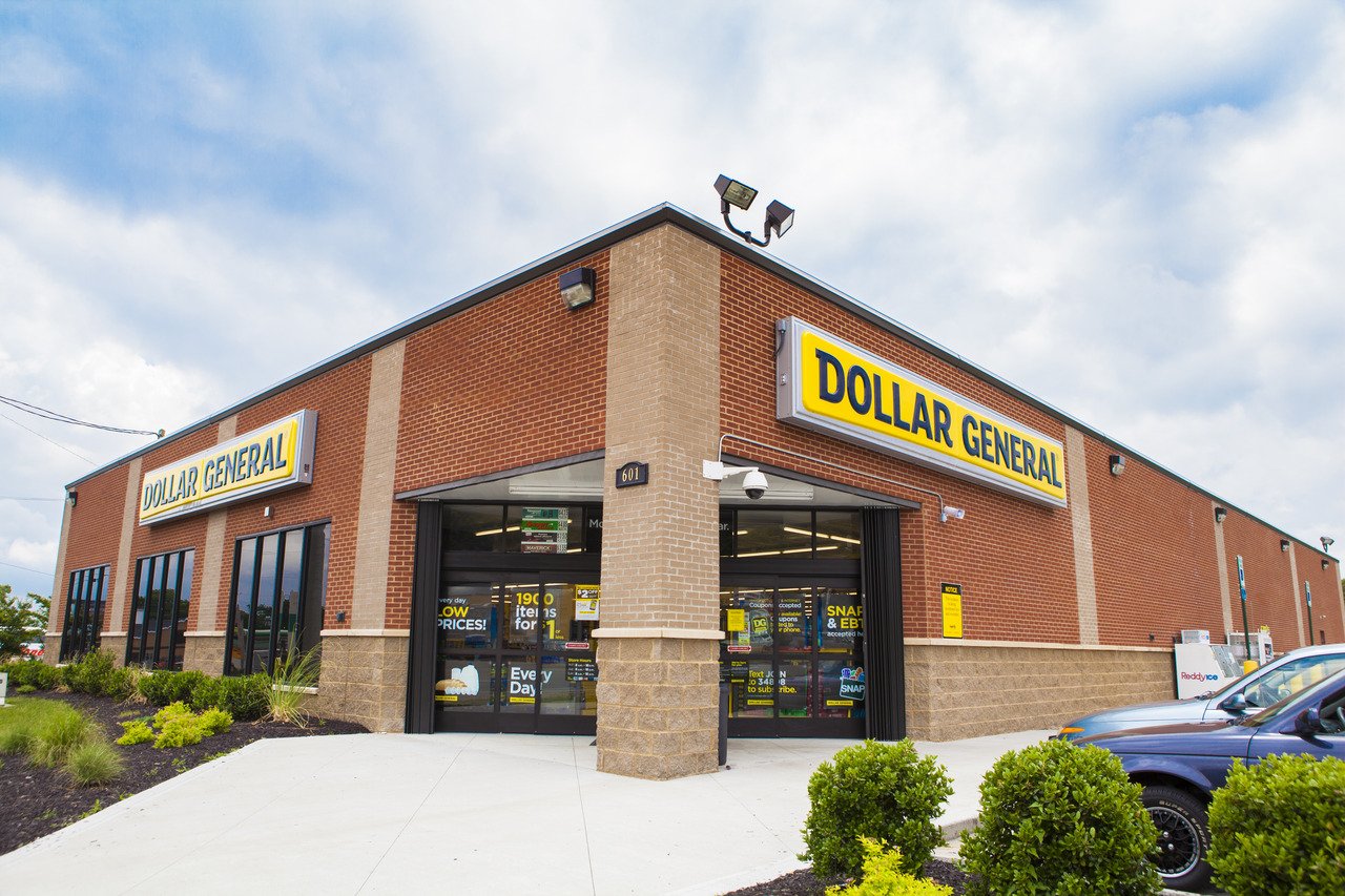 exterior photo of Dollar General story