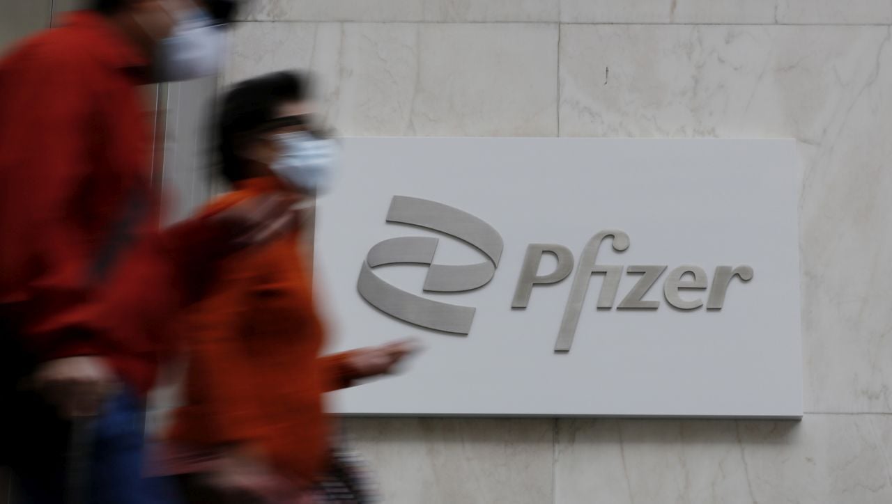 As COVID sales crater, Pfizer takes $5.6B in inventory write-offs on Paxlovid, Comirnaty