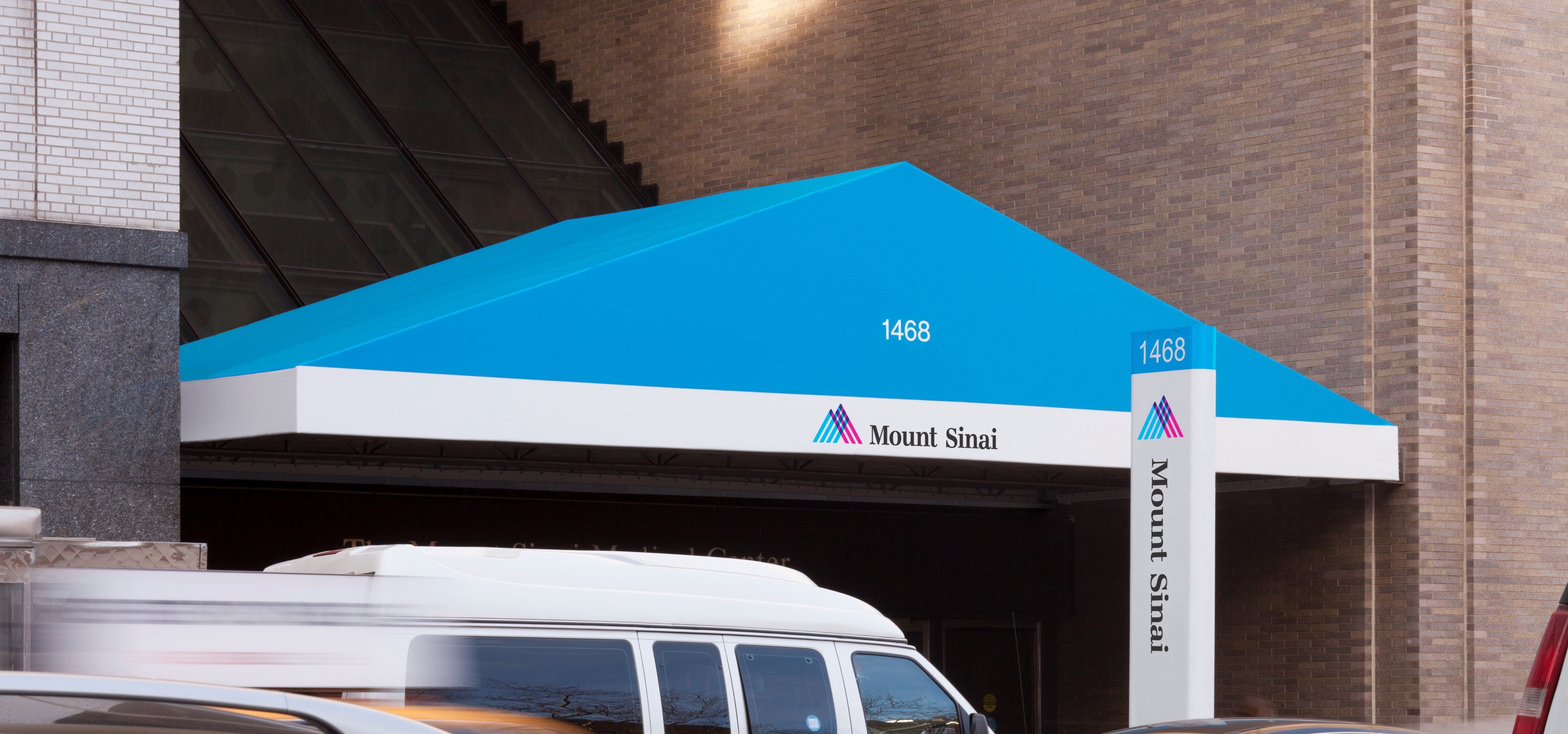 photo of the Mount Sinai hospital on Madison Avenue