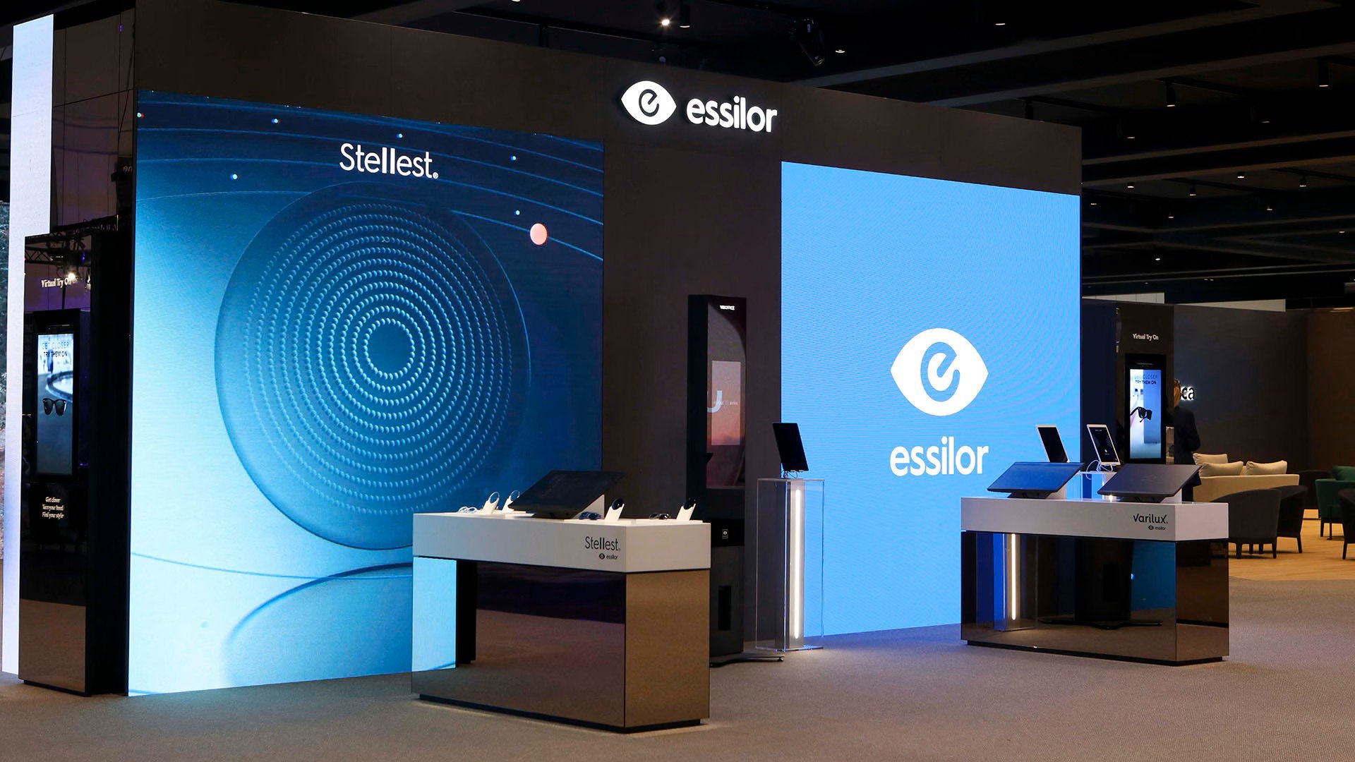 Essilor Luxottica Stellest expo booth