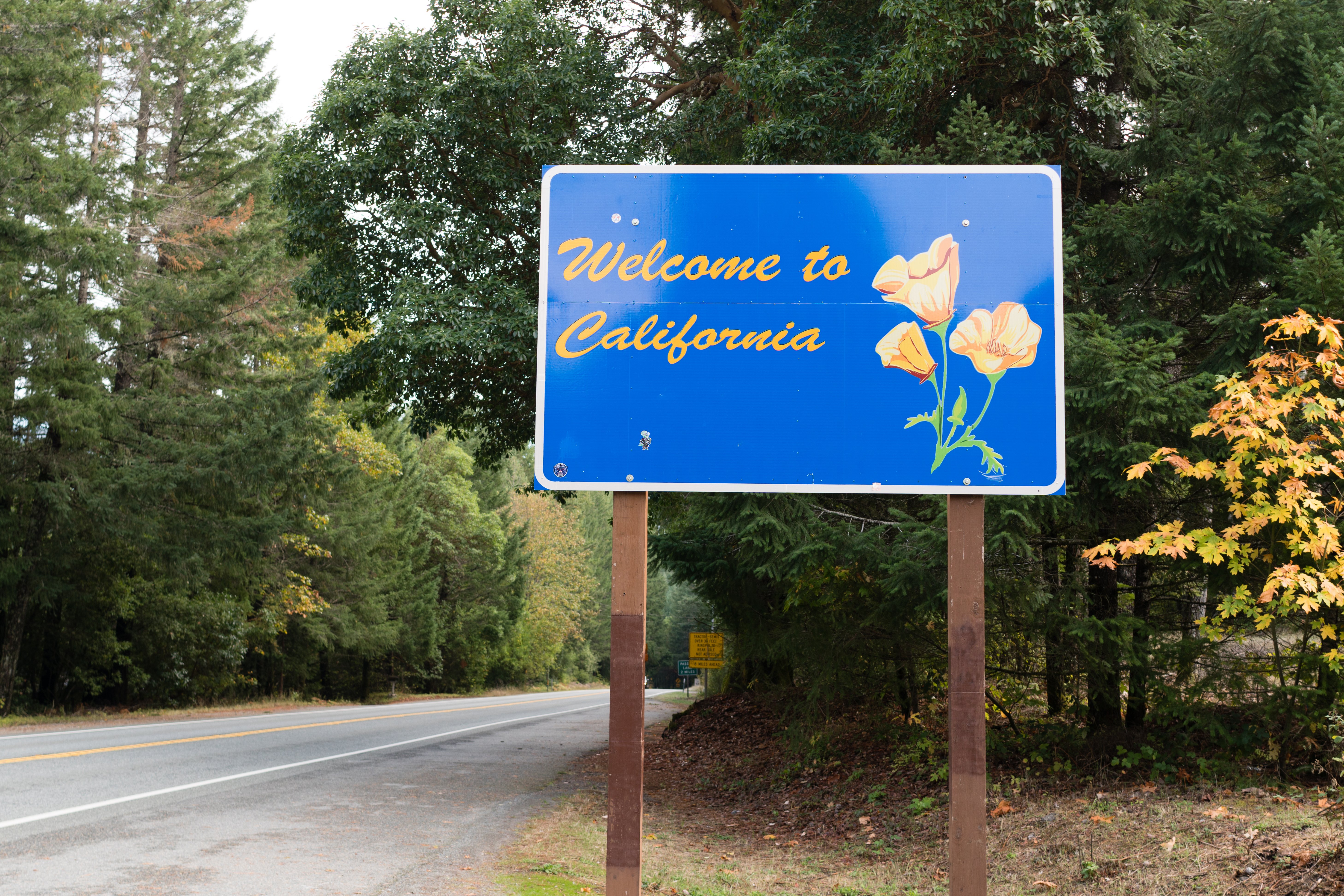 A sign reading Welcome to California