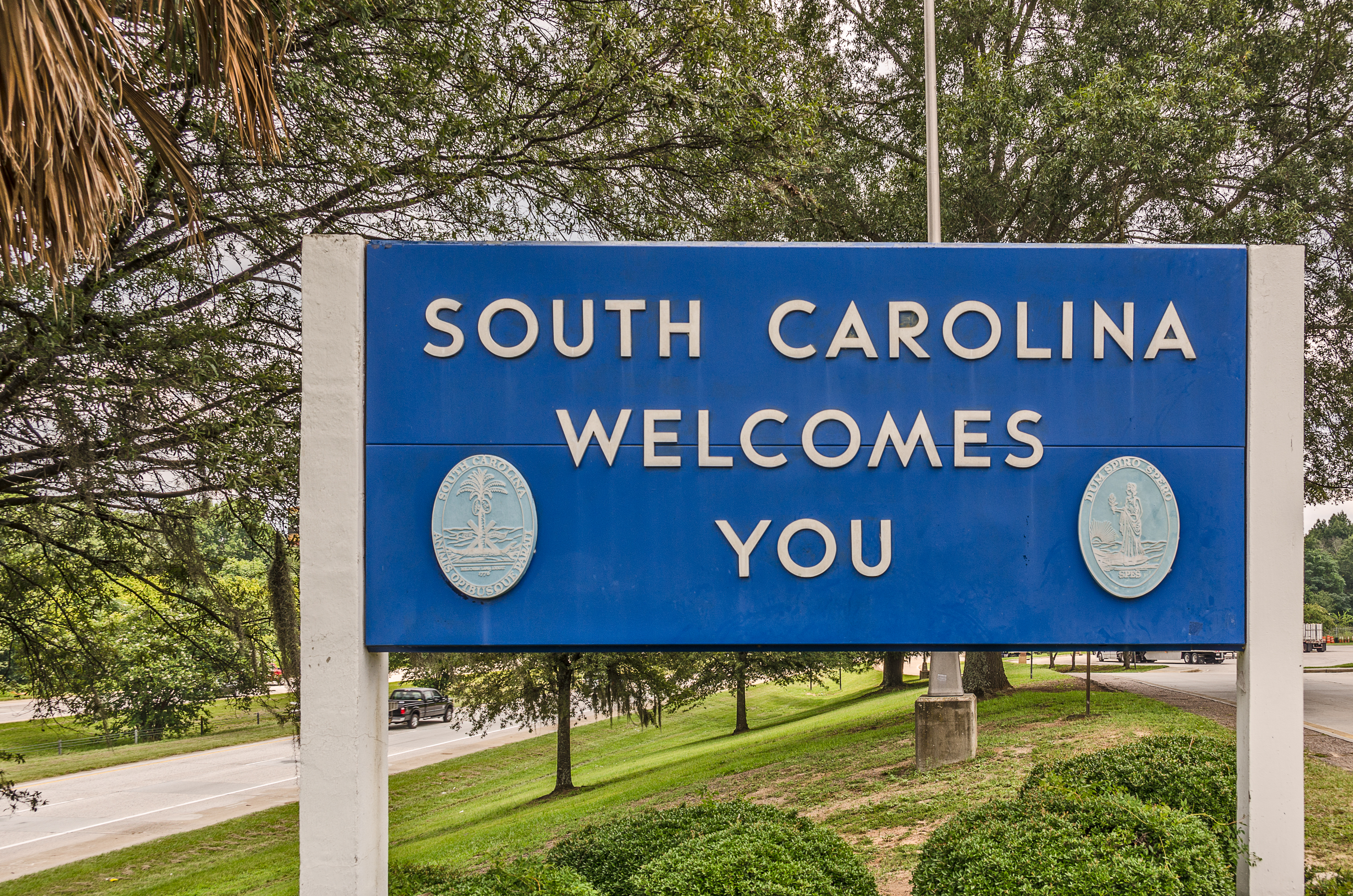 A sign that reads South Carolina welcomes you
