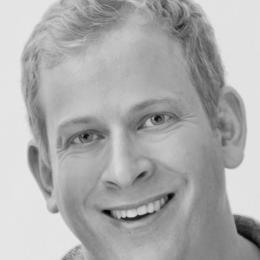 head shot photo of Nathan Gunn, M.D.