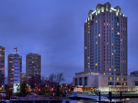hilton philly penns landing
