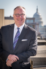 head shot photo of Robert Holleyman