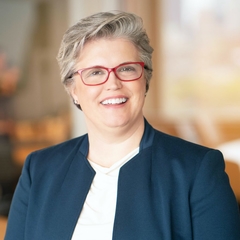 headshot photo of Julie Smith