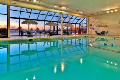 Vantage Hotel New York Pool