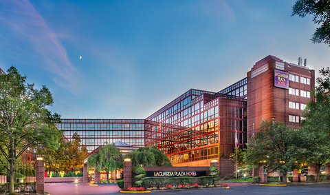 LaGuardia Plaza Hotel
