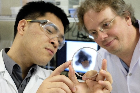 NTU scientists with microbubbles