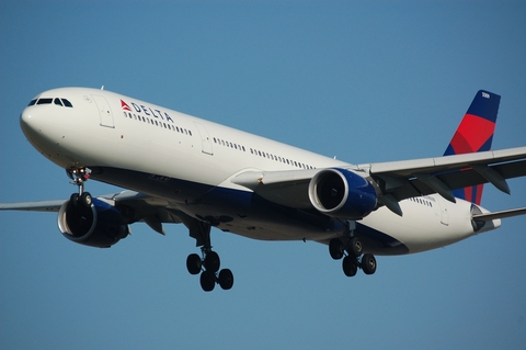 Delta airplane in flight