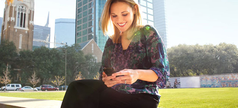 att-woman-outside att woman with phone