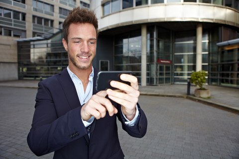 Y!kes rolls out smartphone-based door locks Y!kes rolls out smartphone-based door locks