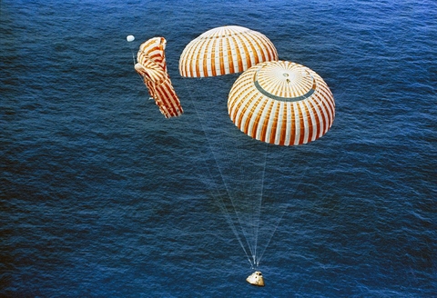 chute white and orange parachute
