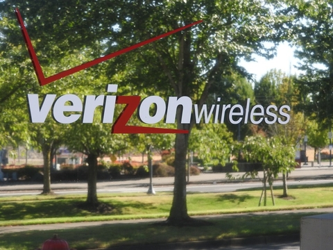 Verizon store front Verizon store front (Monica Alleven)