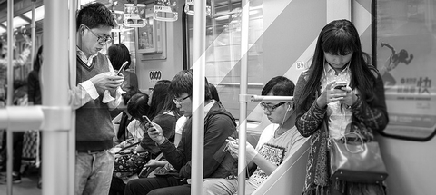 phoneusersonsubway phoneusersonsubway