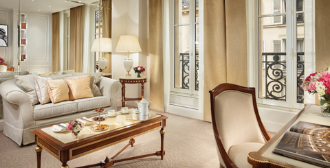 Hotel Splendide Royal Paris Hotel Splendide Royal Paris, housed in a private mansion built in 1897, is steps from the Elysée Palace and rue du Faubourg St-Honoré.