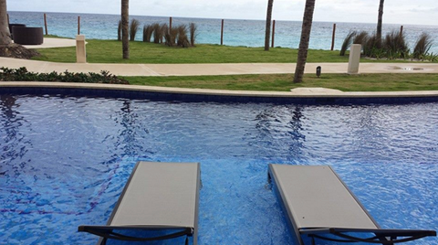 A Swim-Up Suite at the Hyatt Ziva Cancun A Swim-Up Suite at the Hyatt Ziva Cancun