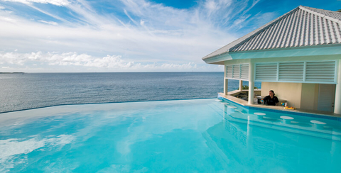 Frenchman’s Reef & Morning Star Marriott Beach Resort Pool The main infinity pool at Frenchman’s Reef & Morning Star Marriott Beach Resort affords views of Hassel Island and has a swim-up bar.